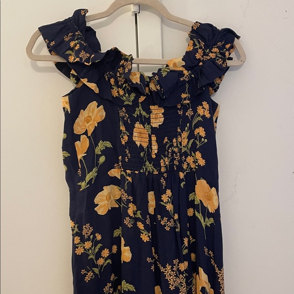 Cleaning out!!Reformation Izabel dress. Great condition. Size 8 - Picture 5 of 8